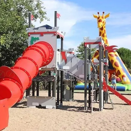 Campsite Camping 4 Etoiles - Piscine - Efchah Villeneuve-en-Retz