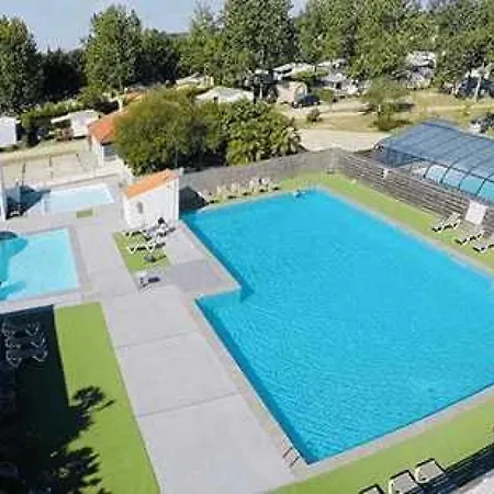 Campsite Camping 4 Etoiles - Piscine - Efchah Villeneuve-en-Retz